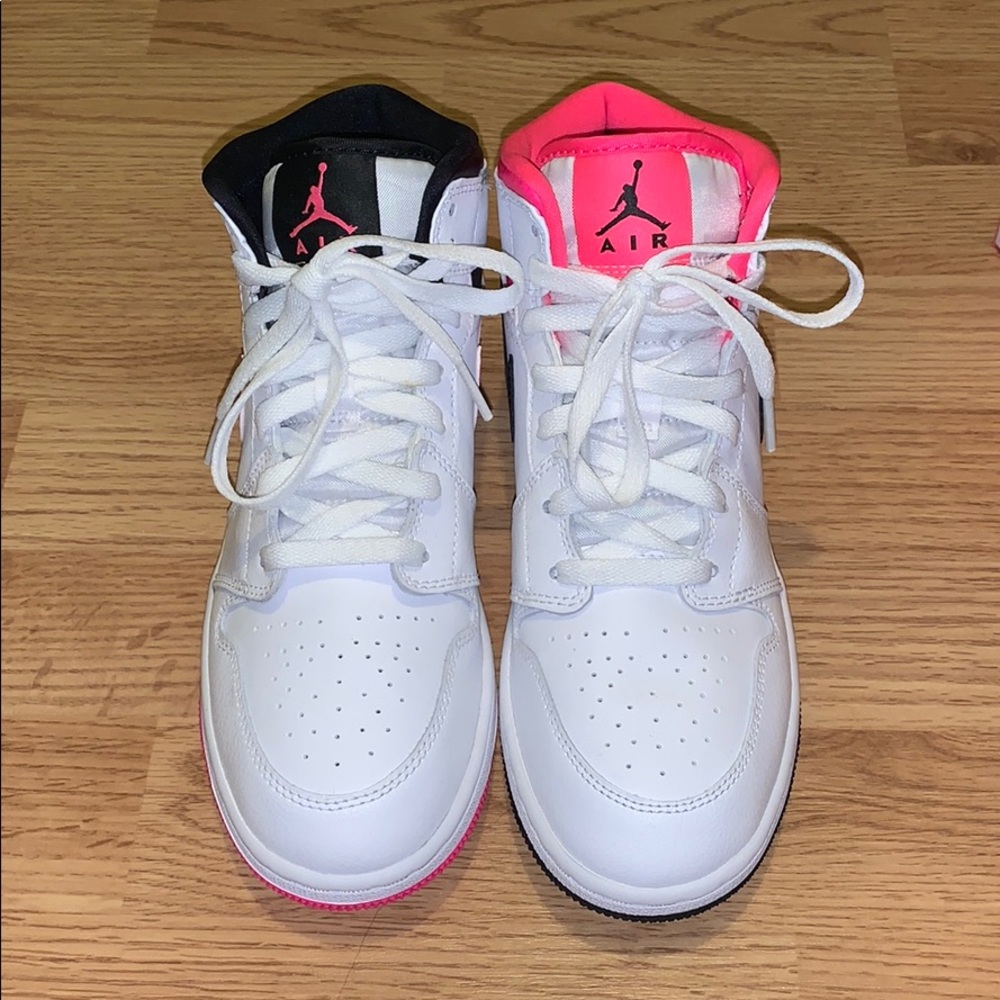 Air Jordan Mid Pink/Black